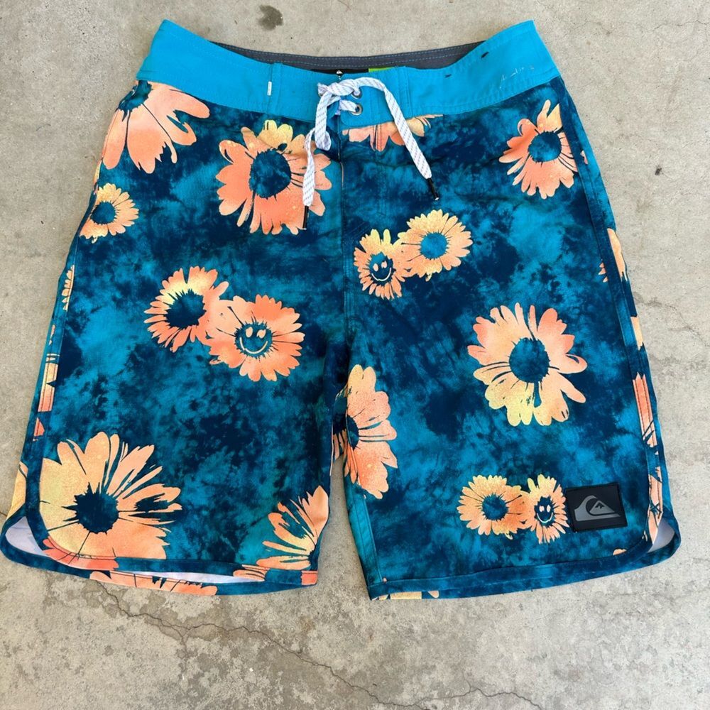 Quiksilver Highline Sprayed Daisy 17 Boardshort Excellent Condition!